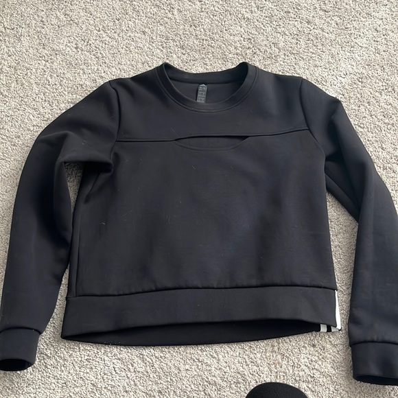 Adidas black crop sweater - Picture 1 of 3